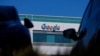 Логотип Google LLC на здании в Сан-Диего, Калифорния, США, 9 октября 2024 г. REUTERS/Майк Блейк/Архивное фото