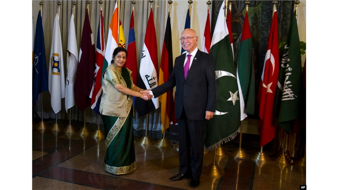 FILE - Indian Foreign Minister Sushma Swaraj (L) shakes hand with Pakistan's top adviser for foreign affairs, Sartaj Aziz, prior to their meeting in Islamabad, Pakistan, Dec. 9, 2015.