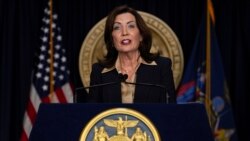 Continúa la crisis política en Nueva York entre la gobernadora y el alcalde de la ciudad, acusado de corrupción
