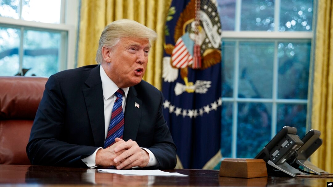El presidente Donald Trump habló el lunes con su homólogo mexicano Enrique Peña Nieto por teléfono y se felicitaron mutuamente por el acuerdo. Incluso, el presidente Trump indicó que sería grato un abrazo con Peña Nieto. 