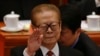 El expresidente chino Jiang Zemin gesticula durante la sesión inaugural del 18º Congreso del Partido Comunista celebrado en el Gran Salón del Pueblo en Beijing, China, el 8 de noviembre de 2012.