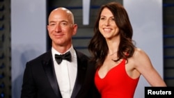 La exesposa de Jeff Bezos dijo que firmó The Giving Pledge, una campaña para que los multimillonarios donen al menos la mitad de su fortuna a causas benéficas.