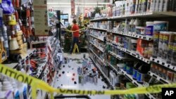 Centros comerciales y tiendas experimentaron daños materiales tras el terremoto.
