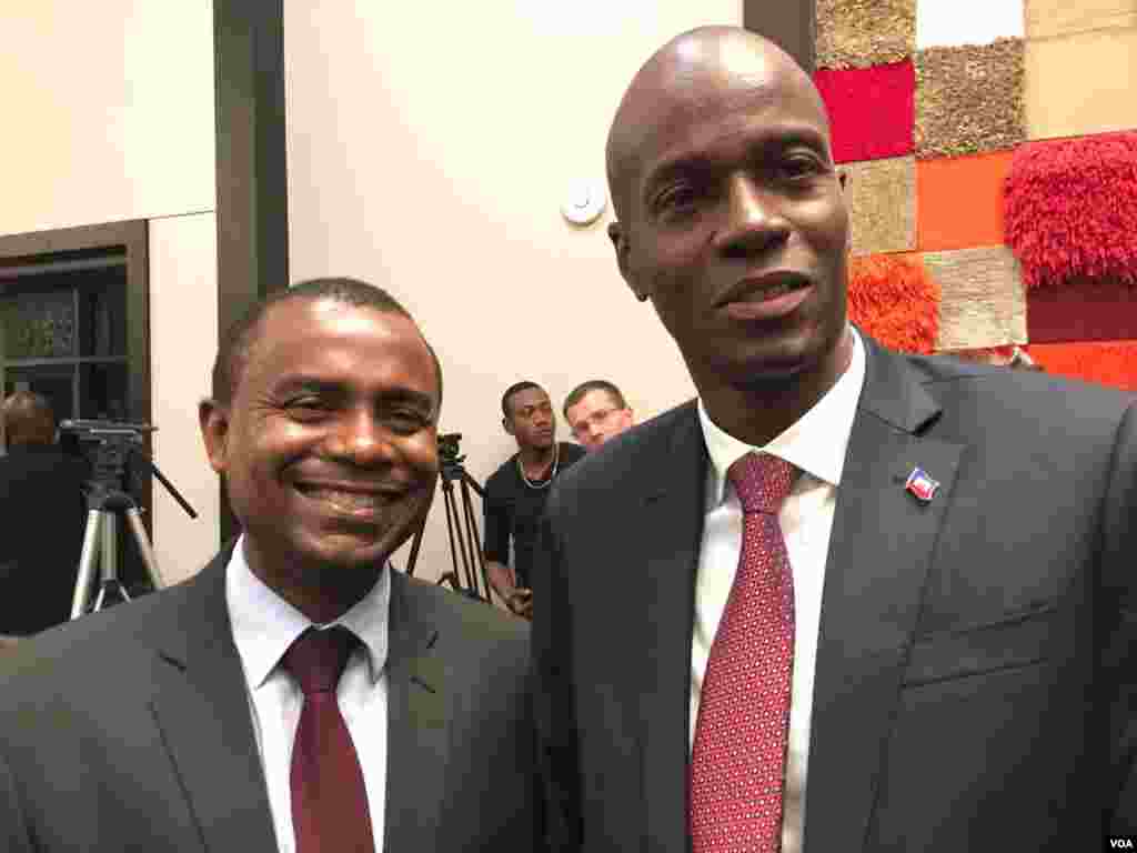 Sabon Shugaban Kasar Haiti Jovenel Moïse tare da tsohon ministan yada labarai Ritchild Francois Jr. a babban birnin kasar Port-au-Prince, Haiti, Fabrairu 07, 2017 