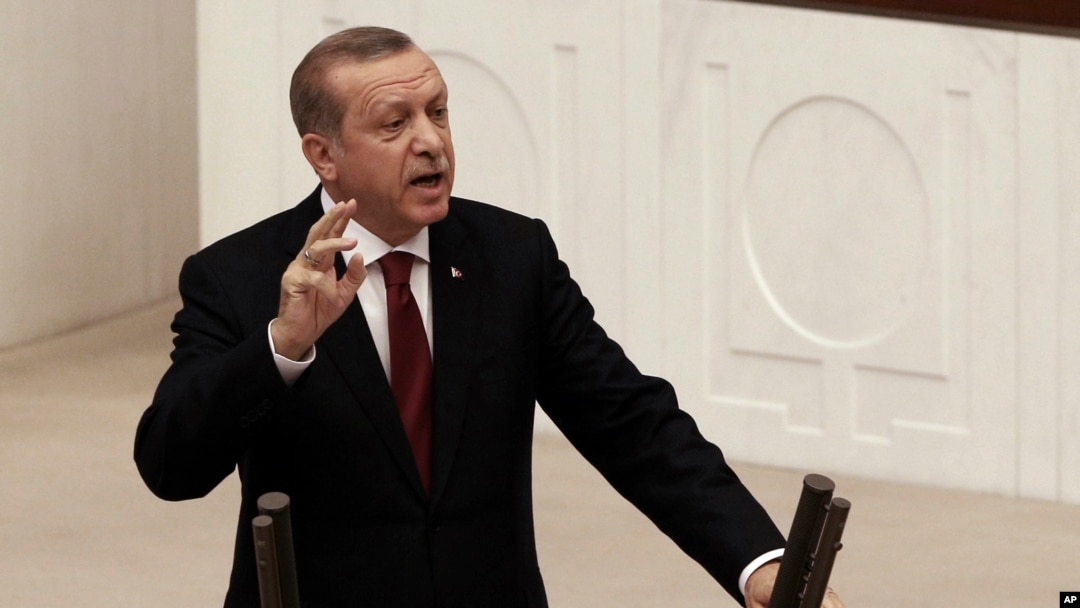 Turkiya rahbari Rajab Toyib Erdog'an qonunchilarga murojaat qilmoqda, 1-oktabr, 2016-yil.