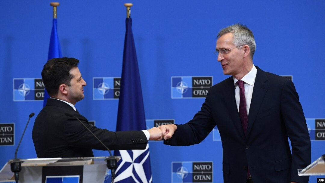 Jens Stoltenberg greets Ukrainian President Volodymyr Zelensky
