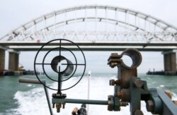 A patrol boat of the coast guard of the Border Service under Russia's Federal Security Service approaches the Kerch Strait Bridge, on December 5, 2018.