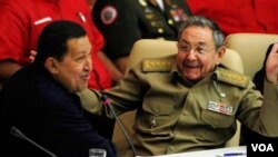 Los discursos oficiales son el principal medio del gobierno para enviar su mensaje, ya que los canales privados están obligados a emitirlos.