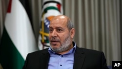 Khalil al-Hayya, Afisa mkuu aliyewakilisha Hamas katika mazungumzo ya kutisha mapigano na kuachiliwa kwa mateka, akizungumza katika mahojiano na Associated Press, mjini Istanbul, Aprili 24, 2024.