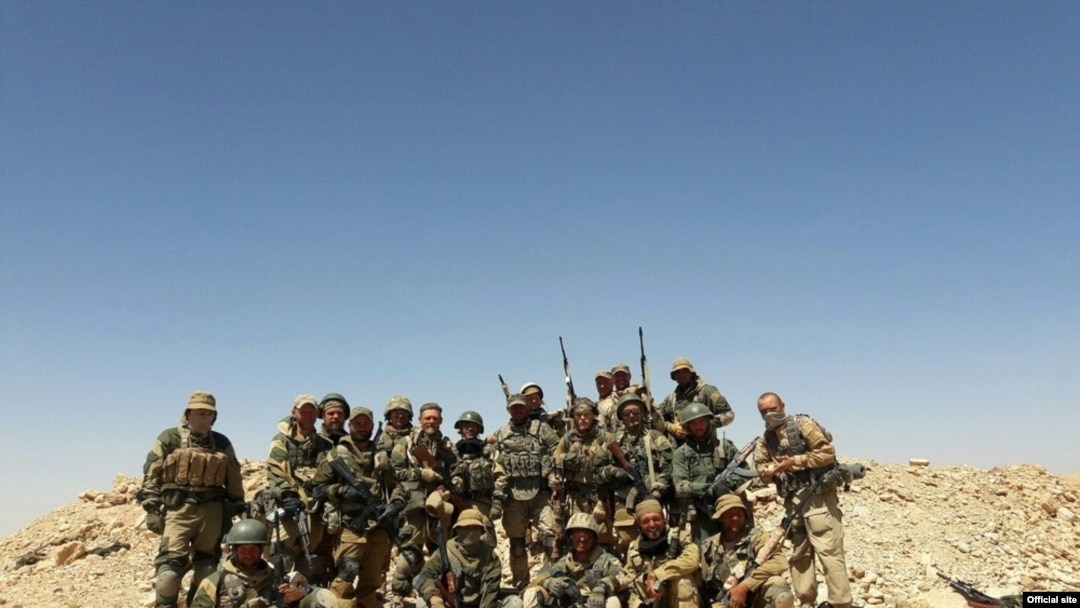 Imagen publicada por el Servicio de Seguridad de Ucrania muestra a combatientes identificados como mercenarios del Grupo Wagner en un lugar sin precisar. [Foto de archivo]