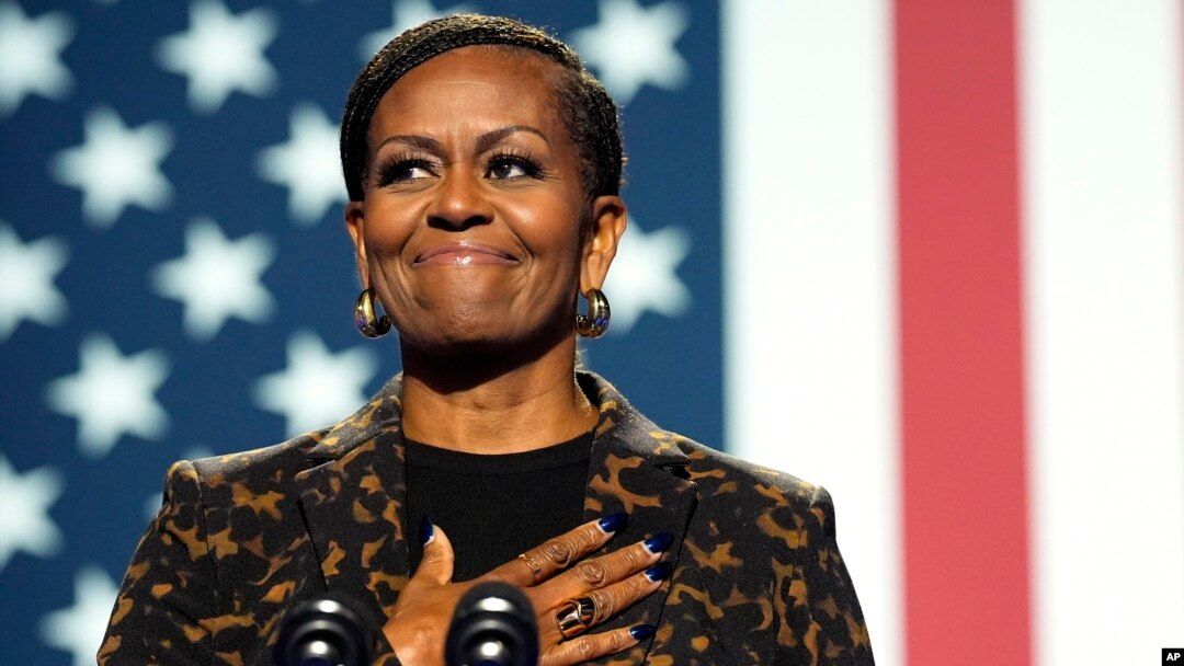 ARHIVA - Mišel Obama na mitingu u Mičigenu, 26. oktobra 2024. (Foto: AP/Jacquelyn Martin)