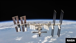 俄羅斯聯盟號宇宙飛船2018年10月4日與國際空間站脫離後，宇航員從飛船上拍攝的國際空間站照片，