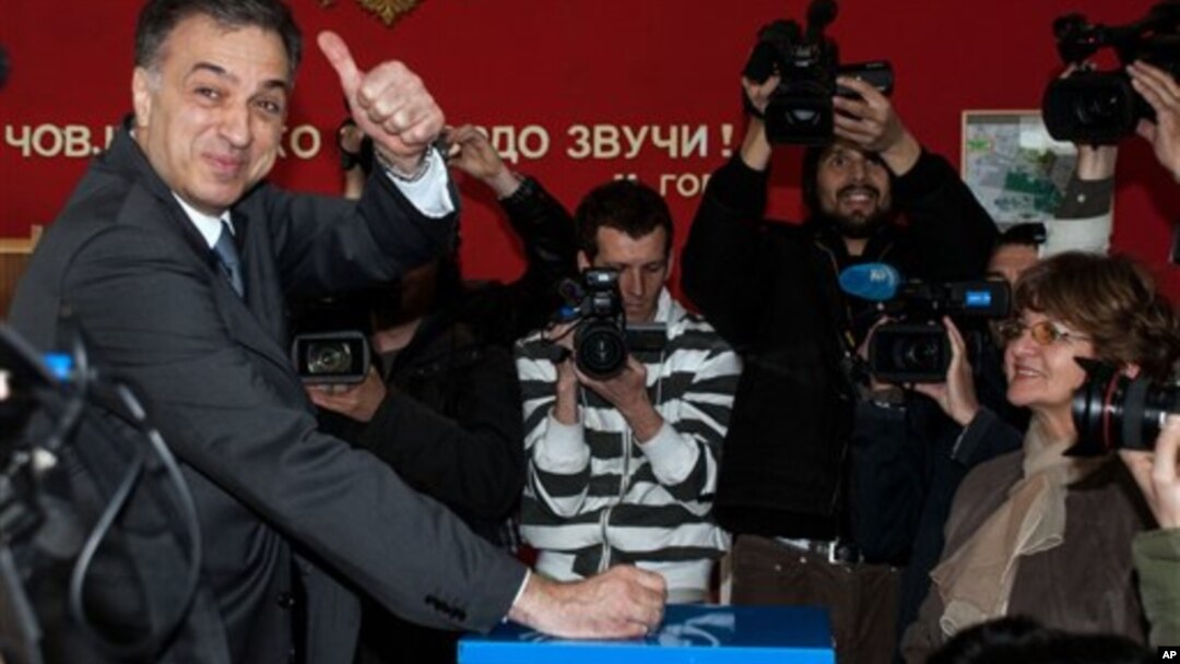 Presidential candidate and Montenegrin President Filip Vujanovic casts ballot at polling station in Podgorica, April 7, 2013.