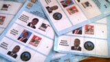 Boletins de voto previamente sinalizados a favor da Frelimo e seu candidato, encontrados na Escola Primaria de Coalane em Quelimane.