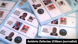 Boletins de voto previamente sinalizados a favor da Frelimo e seu candidato, encontrados na Escola Primaria de Coalane em Quelimane.