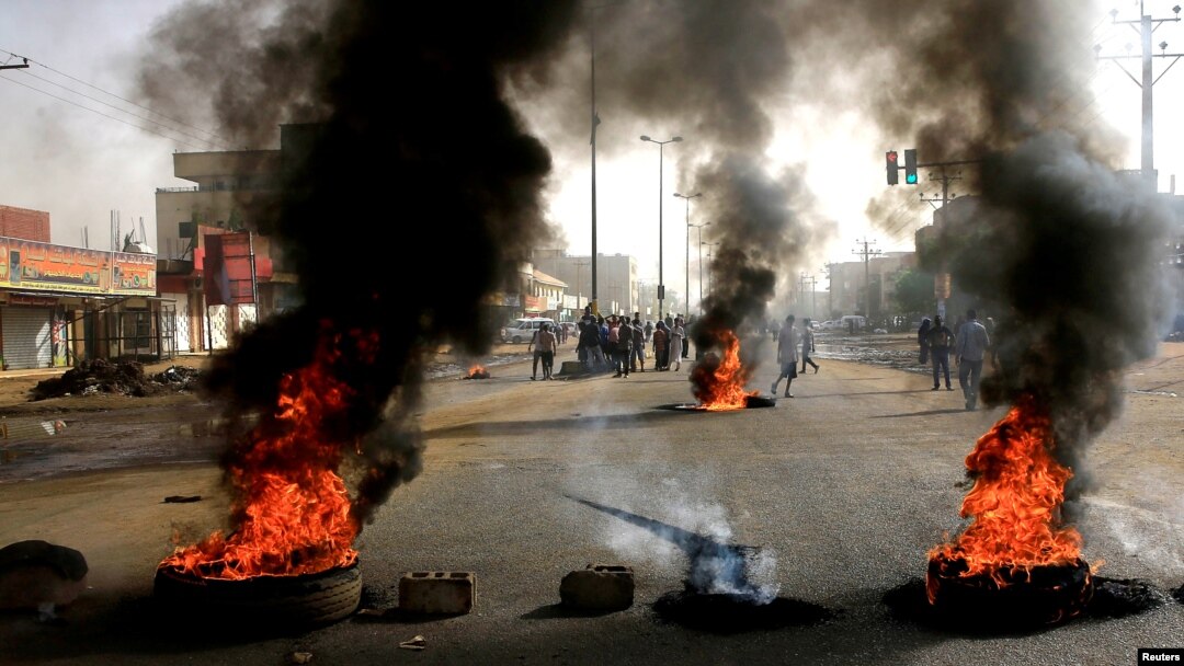 Sudanese protesters use burning tires to erect a barricade on a street, demanding that the country's Transitional Military Council hand over power to civilians, in Khartoum, Sudan, June 3, 2019.