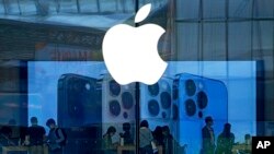 美國蘋果公司的一家手機專賣店（美聯社）