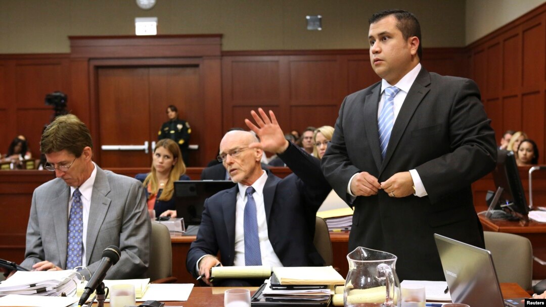 George Zimmerman junto a sus abogados Mark O'Mara (izquierda), y Don West (centro).
