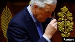 Michel Barnier, primeiro-ministro francês no Parlamento, Paris, 4 dezembro 2024