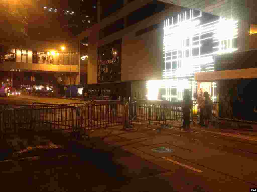 香港爭真普選全民抗爭星期二進入第3天(美國之音圖片/海彥拍攝)