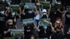 台灣民間團體2020年10月25日在台北市舉行撐港遊行，聲援遭中共扣押的12名港人。
