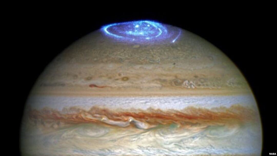 This image combines an image taken with Hubble Space Telescope in the optical (taken in spring 2014) and observations of its auroras in the ultraviolet, taken in 2016.