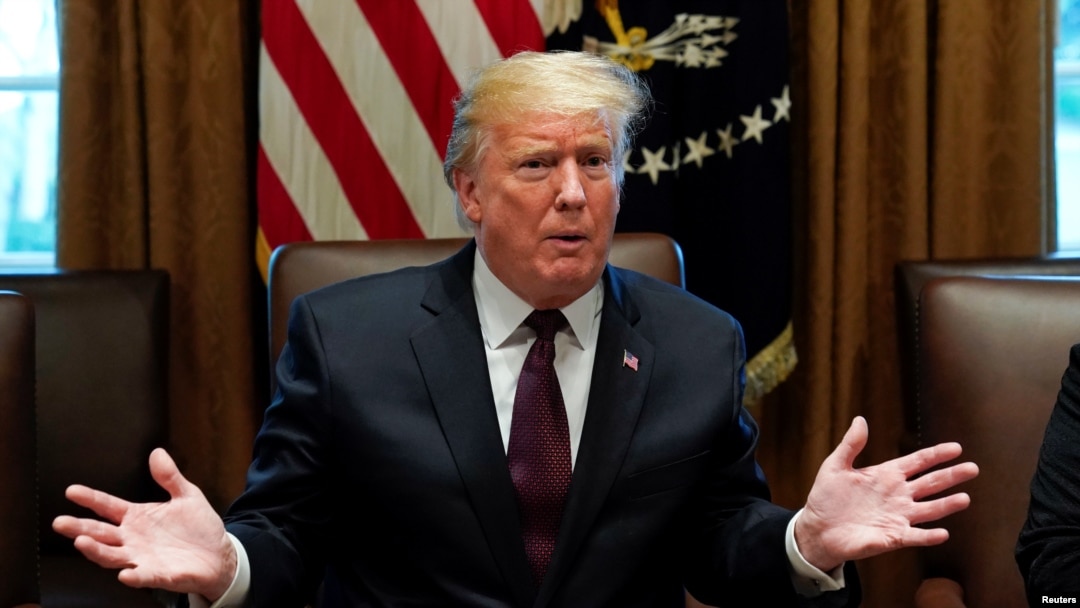 U.S. President Donald Trump leads a discussion on immigration proposals with conservative leaders in the Cabinet Room of the White House in Washington, Jan. 23, 2019.