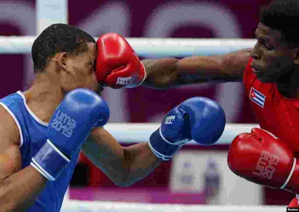 Cuba's Andy Cruz (R) lands a punch on Dominican Republic's Hendri Cedeno Martinez at the Pan American Games in Lima, Peru, July 29,2019.
