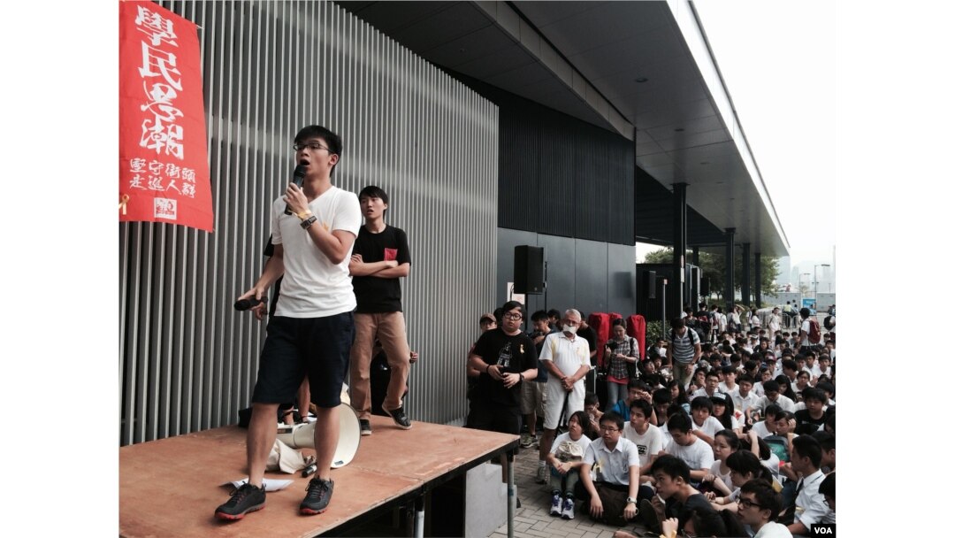 香港中學生大罷課 人數遠超預期,學民思潮表示,約有1,200名香港中學生參與罷課爭普選,人數遠超預期。(美國之音湯惠芸攝)