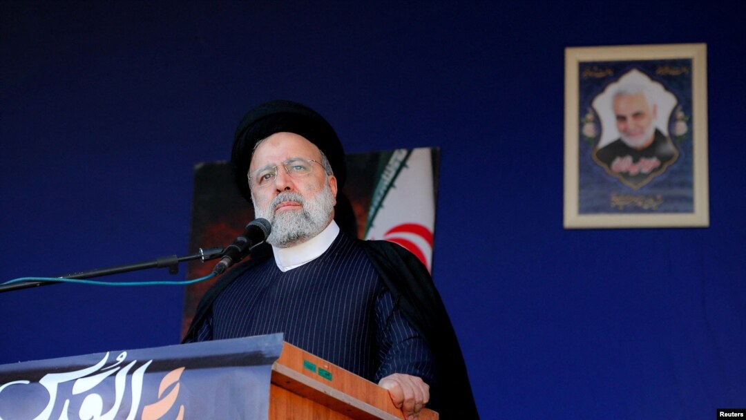 ARCHIVO - El presidente de Irán, Ebrahim Raisi, habla durante una ceremonia en Kerman, Irán, el 5 de enero de 2024.