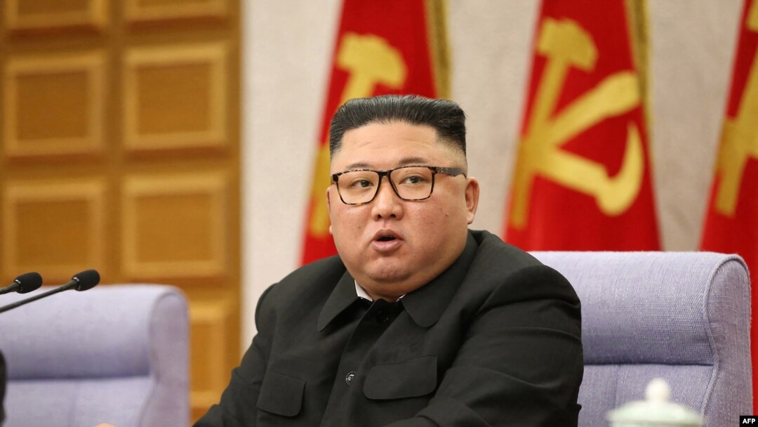 星期四，北韓領導人金正恩在北韓勞動黨第八屆中央委員會第二次全體會議上。