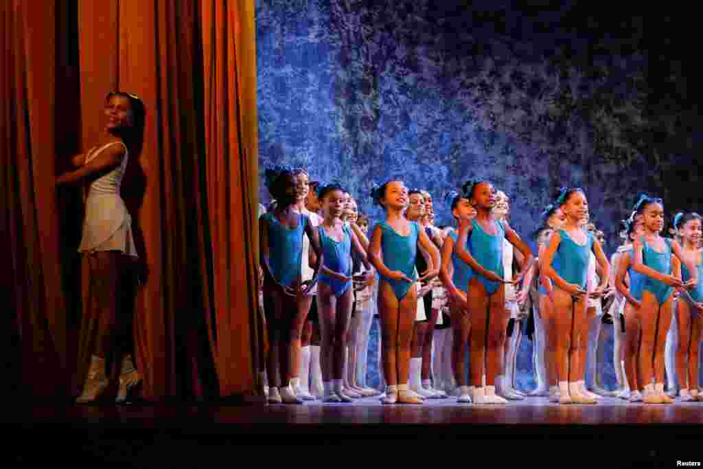 Ballet dancer students perform during the opening gala of the 27th Alicia Alonso International Ballet Festival of Havana at the National Theater in Havana, Cuba, Oct. 20, 2022.
