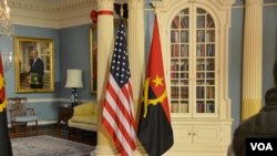 Bandeiras dos Estados Unidos e de Angola