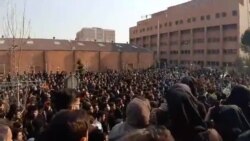 Estudiantes iraníes: "Mataron a nuestras élites y las reemplazaron con mulás".