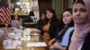 La vicepresidenta de Estados Unidos, Kamala Harris, se reúne con beneficiarios del programa DACA en su oficina ceremonial, en el Complejo de la Casa Blanca en Washington DC, el 22 de julio de 2021.