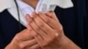 Fabricantes de medicamentos preparan vacunas COVID contra variantes
