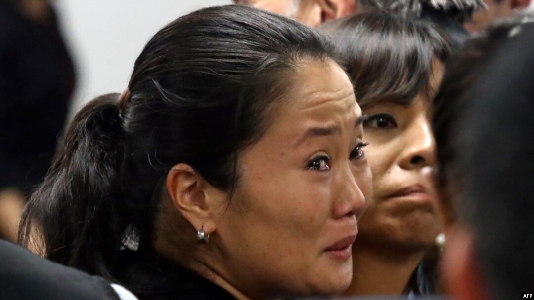 En esta imagen de archivo, tomada el 17 de octubre de 2018, Keiko Fujimori aparece después de haber sido liberada de su detención en Lima.
