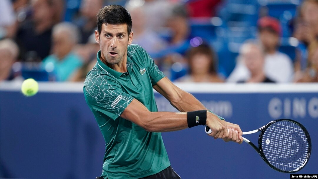 Novak Đoković u duelu sa Stivom Džonsonom u prvom kolu Mastersa u Sinsinatiju (Foto: AP/John Minchillo) 