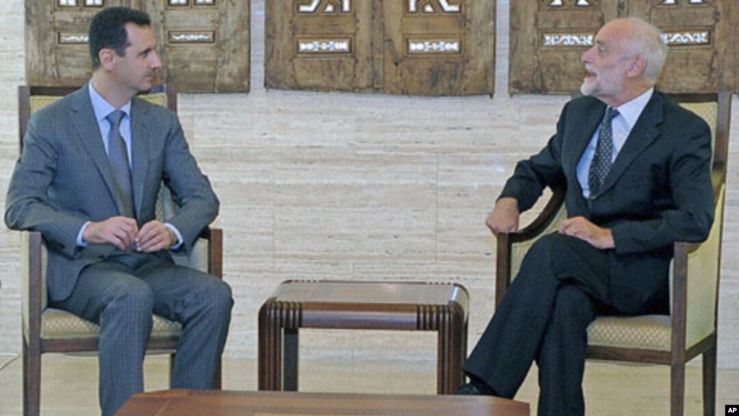 Syria's President Bashar al-Assad (L) meets Jakob Kellenberger, president of the International Committee of the Red Cross [ICRC], in Damascus, Syria, September 5, 2011.