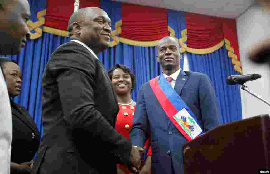 Sabon Shugaban Kasar Haiti Jovenel Moïse, ya gana shugaba majalisar kasar, Youri Latortue bayan an rantasar da shi, Fabrairu 07, 2017 