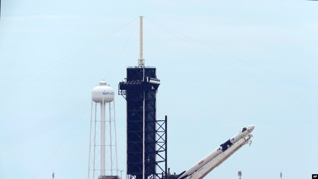 The SpaceX Falcon 9, with the Dragon capsule on top of the rocket, is raised onto Launch Pad 39-A, May 26, 2020.