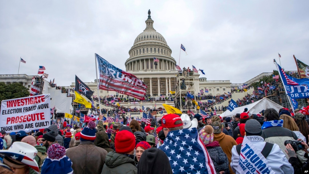 ARCHIVO - Manifestantes leales al presidente Donald Trump en el Capitolio de Estados Unidos en Washington, el 6 de enero de 2021.