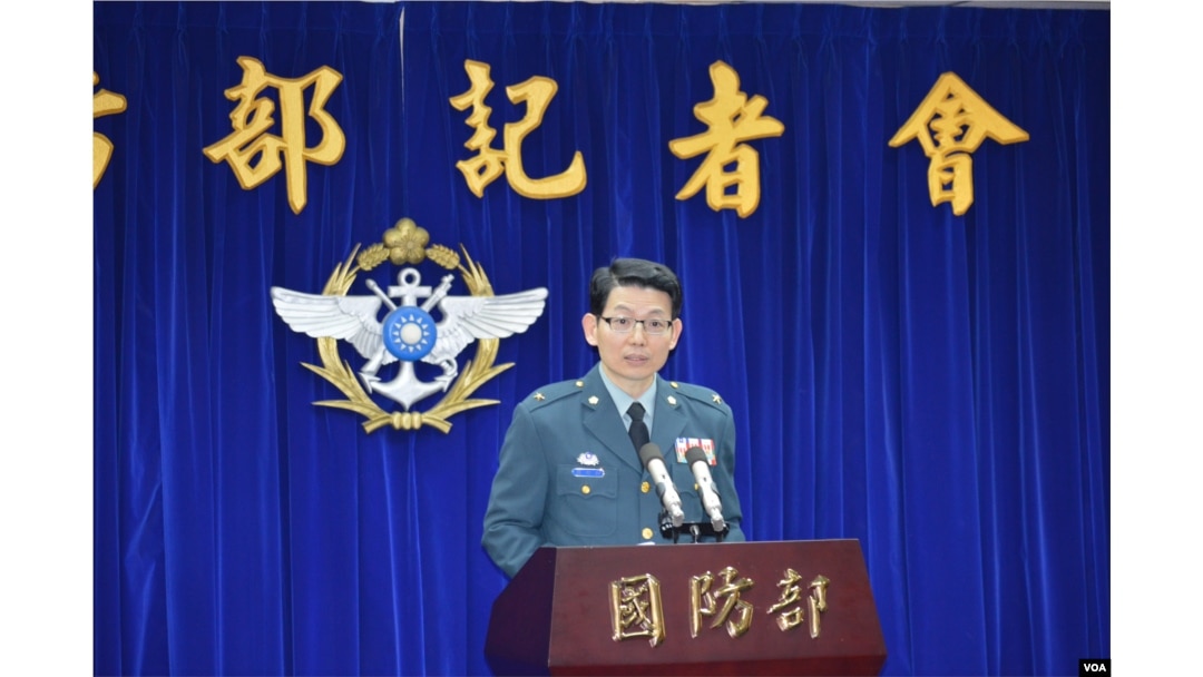 台灣國防部發言人羅紹和在3月11日記者會上(美國之音申華拍攝)