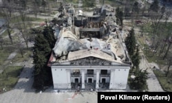 The exploded interior of the theater, believed to have been struck with two 500 kilogram Russian bombs. Photo taken on April 9, 2022. (Pavel Klimov/Reuters)