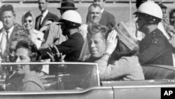 Президент Джон Кеннеди и первая леди Жаклин Кеннеди. Даллас, 22 ноября 1963 г. 