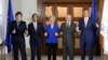 Javier Milei, Presidente da Argentina, Luis Lacalle Pou, Presidente do Uruguai, Ursula von der Leven, presidente da Comissão Europeia, Lula da Silva, Presidente do Brasil, e Gabriel Boric, Presidente do Chile