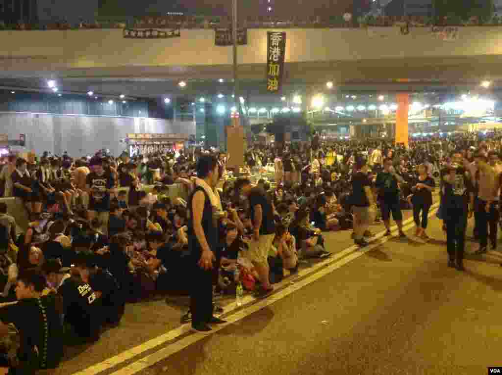 香港爭真普選全民抗爭星期二進入第3天(美國之音圖片/海彥拍攝)