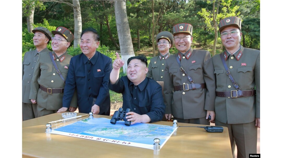 김정은 북한 국무위원장이 '북극성-2형' 탄도미사일 시험발사를 참관했다고 지난 22일 관영 조선중앙통신이 전했다.
