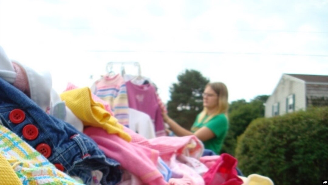 Ropa para niños y juguetes siempre son artículos que atraen a los compradores.