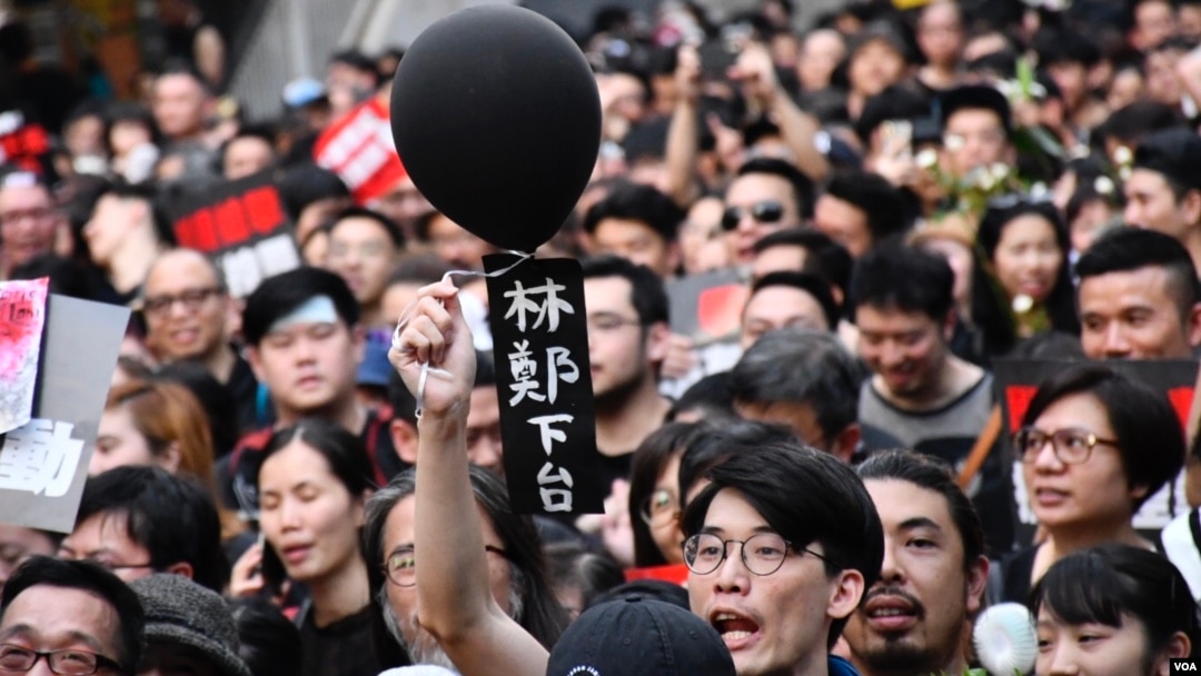 6-16黑色反送中大遊行要求特首林鄭月娥下台。(美國之音湯惠芸拍攝)